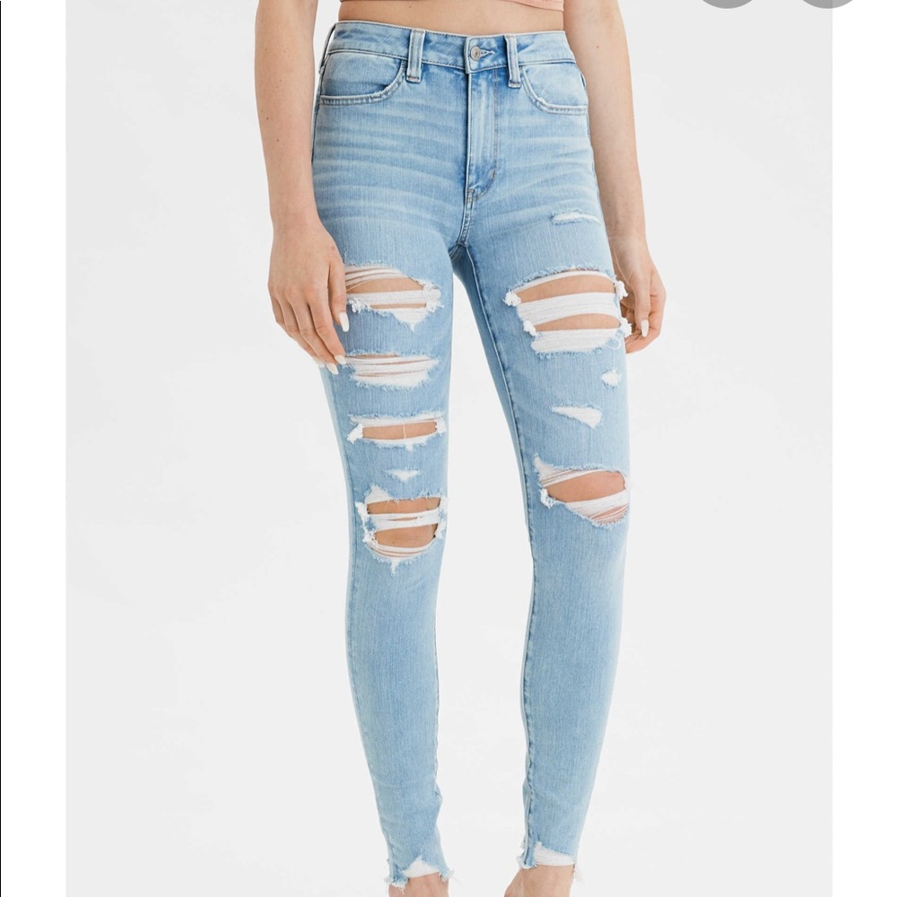 American Eagle Light Wash Ripped Skinny Jean